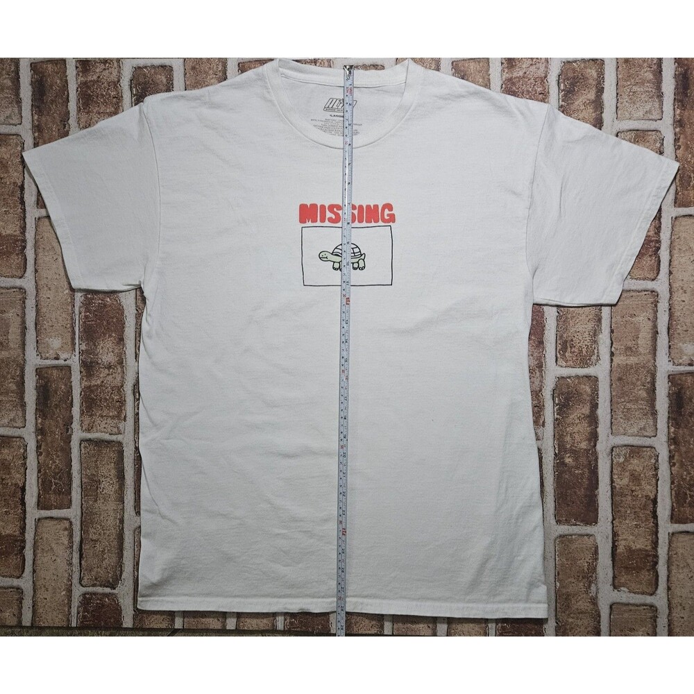 ZUMIEZ A.LAB Missing Jerry Turtle Graphic White Crew Neck T-Shirt Men's Sz Large